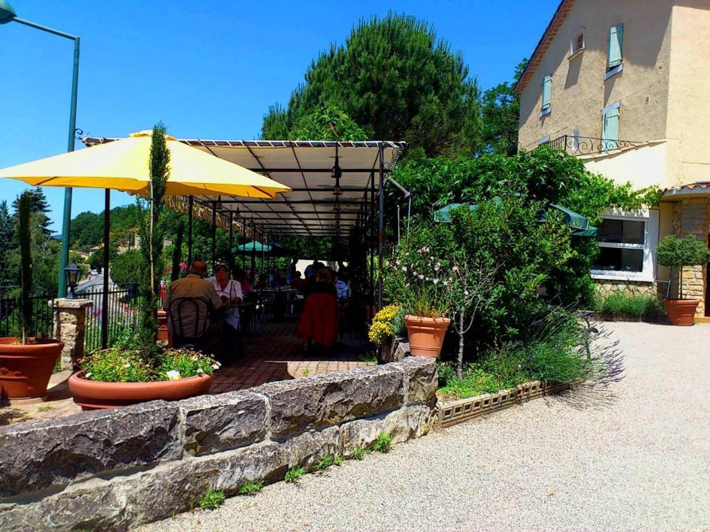 Auberge De L'Escargot D'Or Dieulefit Exterior photo